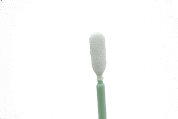 DYNOclean Swab Poly 766Ein runder Reinraumtupfer mit einem hellgrünem Stäbchen.