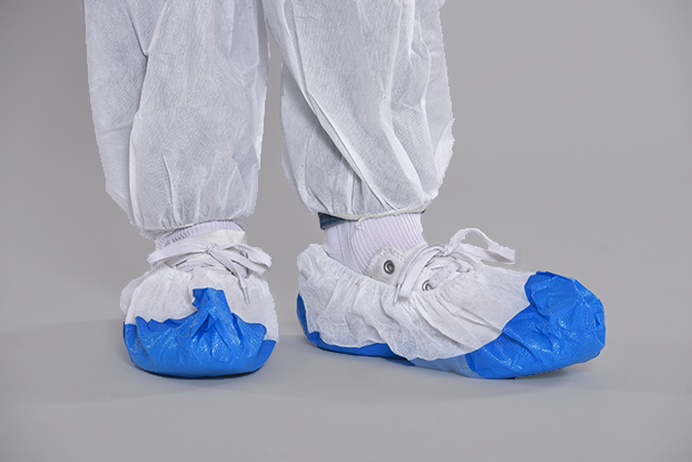DYNOtex shoeCover nonwovenCPEDYNOtex shoeCover nonwovenCPE, Einweg-Überziehschuhe, rutschfest, reissfest, Vliesstoff, Schutz für Reinräume, weiss-blau