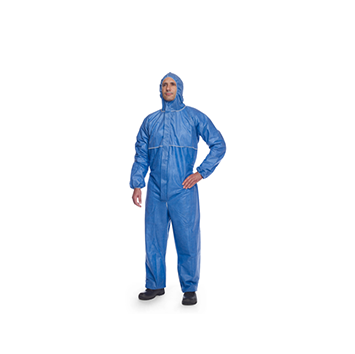 ProShield® 20 blauPerson trägt einen blauen Overall und schwarze Schuhe.