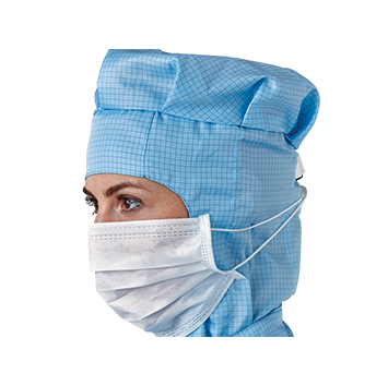 Masque, 23 cm, avec bandeau elastiquePerson trägt einen blauen Overall und darüber einen dreifach plissierten Mundschutz mit elastischen Kopfbändern aus Polypropylen.