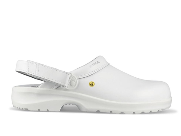Sika Fusion Clog ESD weiss 19467Ein weisser Sika Cloq Arbeitsschuh mit einem verstellbaren Riemen am Fersen.
