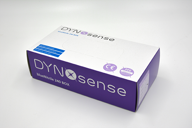 DYNOsense blueNitrile 240 BOXEine kleine violette Kartonbox gefüllt mit Handschuhen.